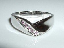 ***  18CT WHITE GOLD PINK SAPPHIRE WISHBONE WEDDING RING ** BRAND NEW