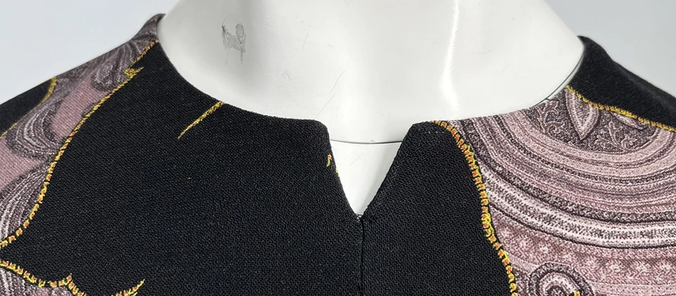 Vestido justo Etro preto manga 3/4 estampa floral paisley gola V tamanho 44 - Imagem 4 de 4