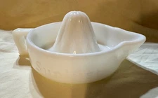 Vintage SUNKIST Milk Glass Citrus Juicer Reamer Made in USA