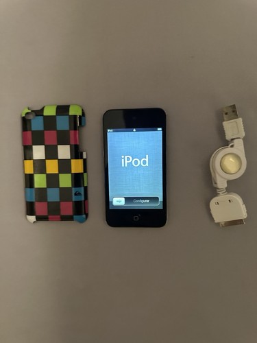 Apple iPod Touch 4th Generation A1367 Silver 8GB (Full Working Order) - Picture 2 of 4