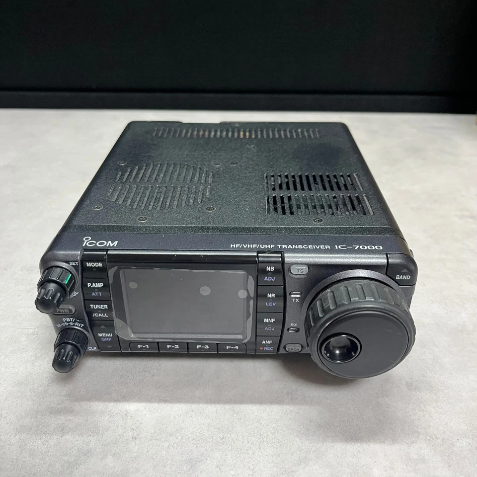 Ricetrasmettitore Icom IC-7000 HF/VHF/UHF All Mode 100W 50/144/430MHz... - Immagine 2 di 4