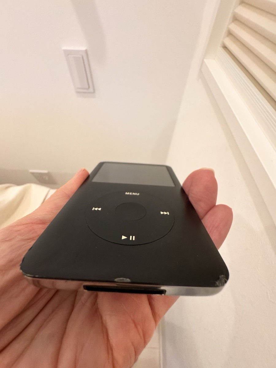 Apple iPod classic 6th Generation Black (80GB)New Battery Mint