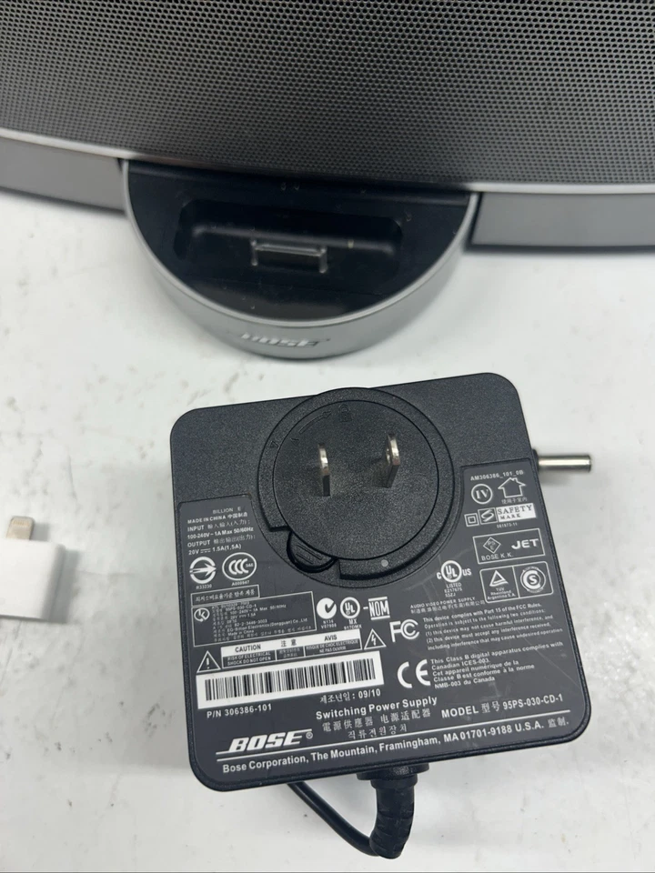 Bose SoundDock N123 Music System, Remote, Power Cord, Lightning Adapter, OEM Bag - Image 3 of 4