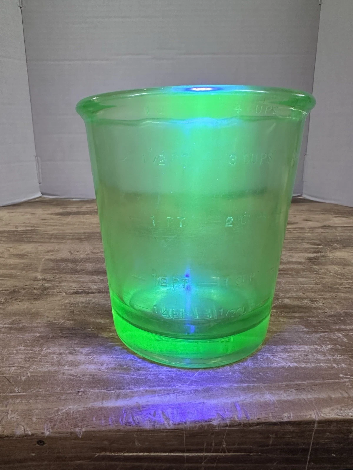 Vintage D&B Uranium Green Glass 4 Cup Measuring Cup 1 Qt Glows