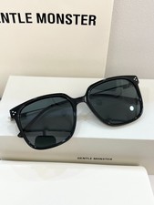GENTLE MONSTER Style Unisex Sunglasses - MODEL  VENE - SIZE: 56  19-147