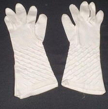 Vintage 1950s 1960s white double weave cotton gloves with zig zag Stitching