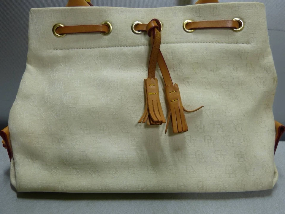 Bolso de Mano Vintage DOONEY & BOURKE Crema Logo Lona - Borde de Cuero Tostado Foto 2 de 4
