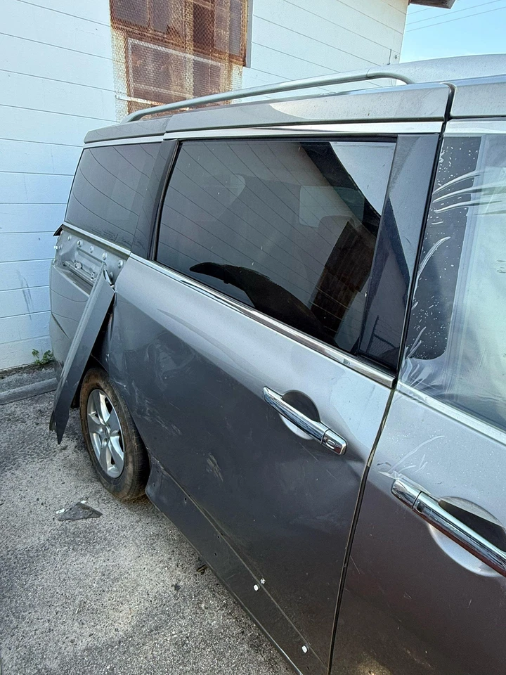 Conjunto de parachoques trasero Nissan Quest 2011-2017 OEM Foto 4 de 4