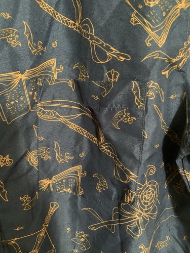 Critical Role MIGHTY NEIN WEAPONS BUTTON DOWN SHORT SLEEVE SHIRT - 第 3/8 張圖片