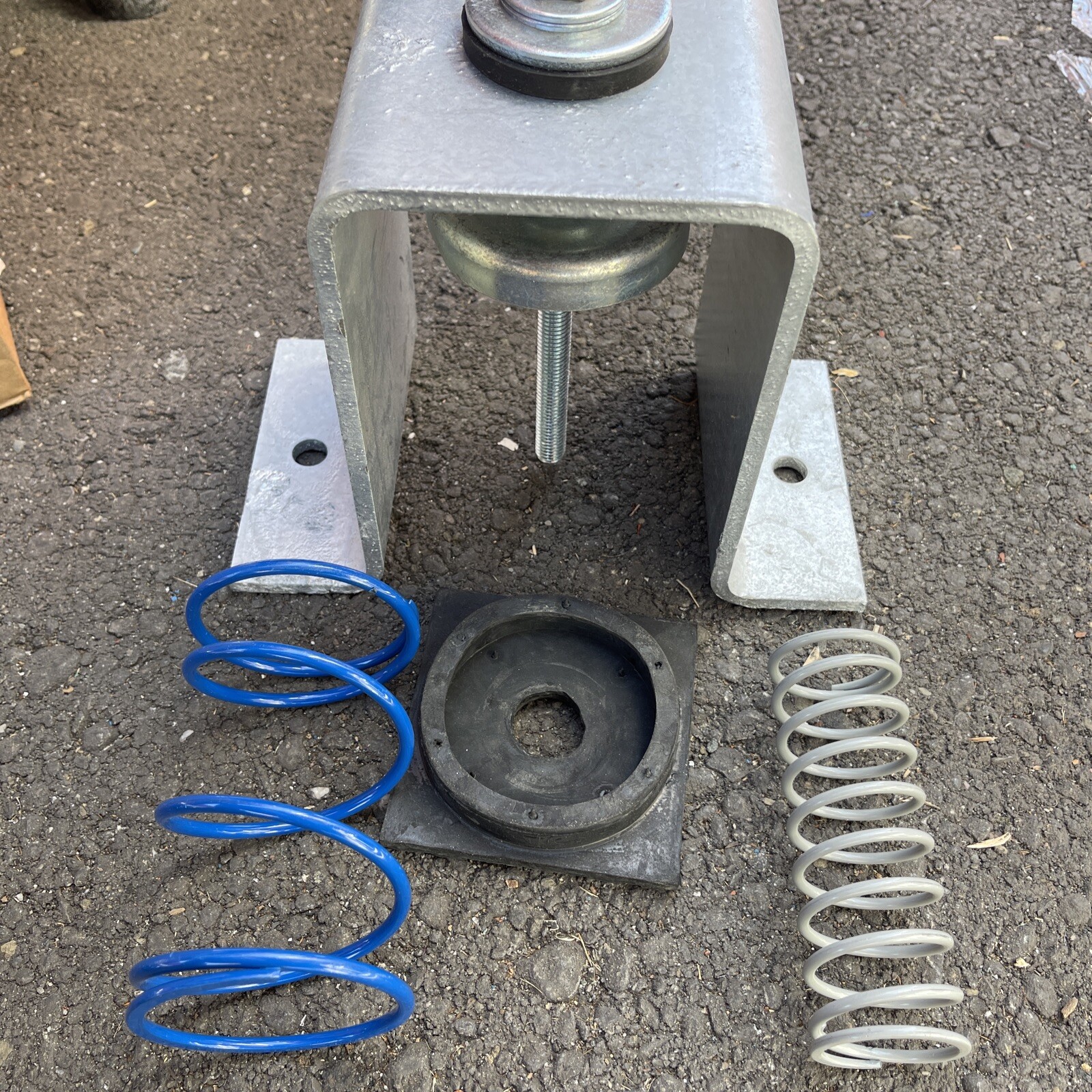 GFC 484525 FHSL-2-83 BLUE ISOLATOR SPRING | eBay