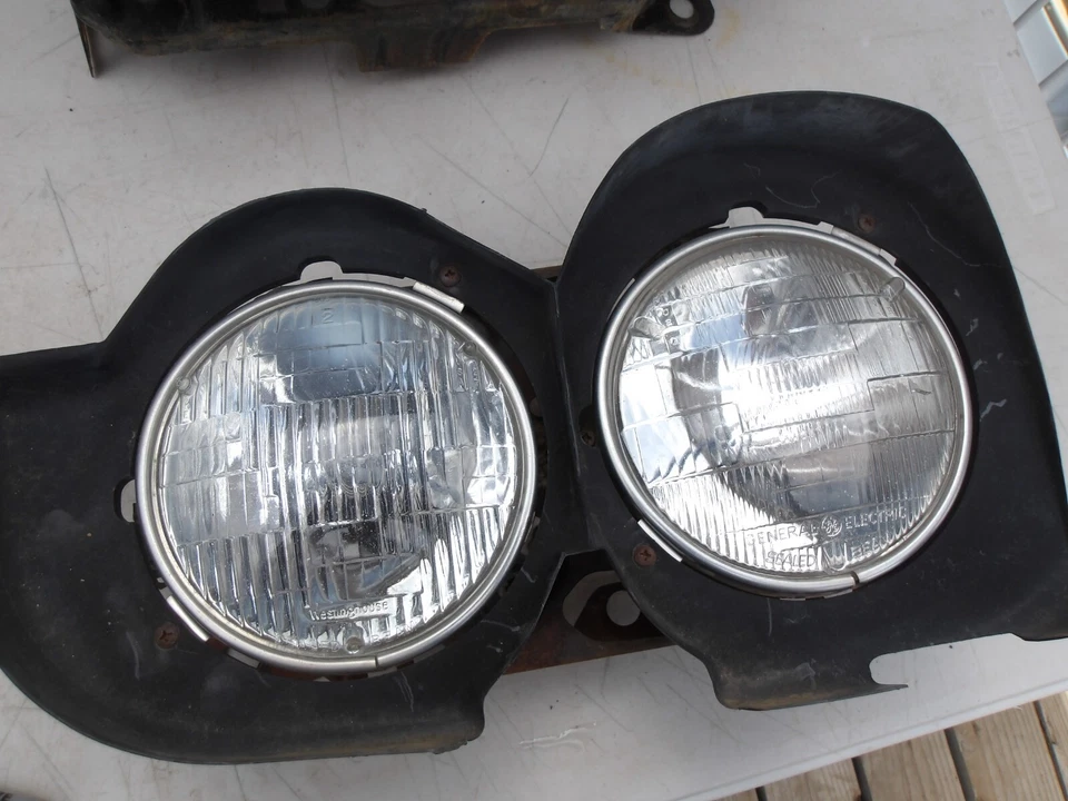 Montajes de faros satélite Plymouth 1971 1972 Sebring Foto 2 de 4