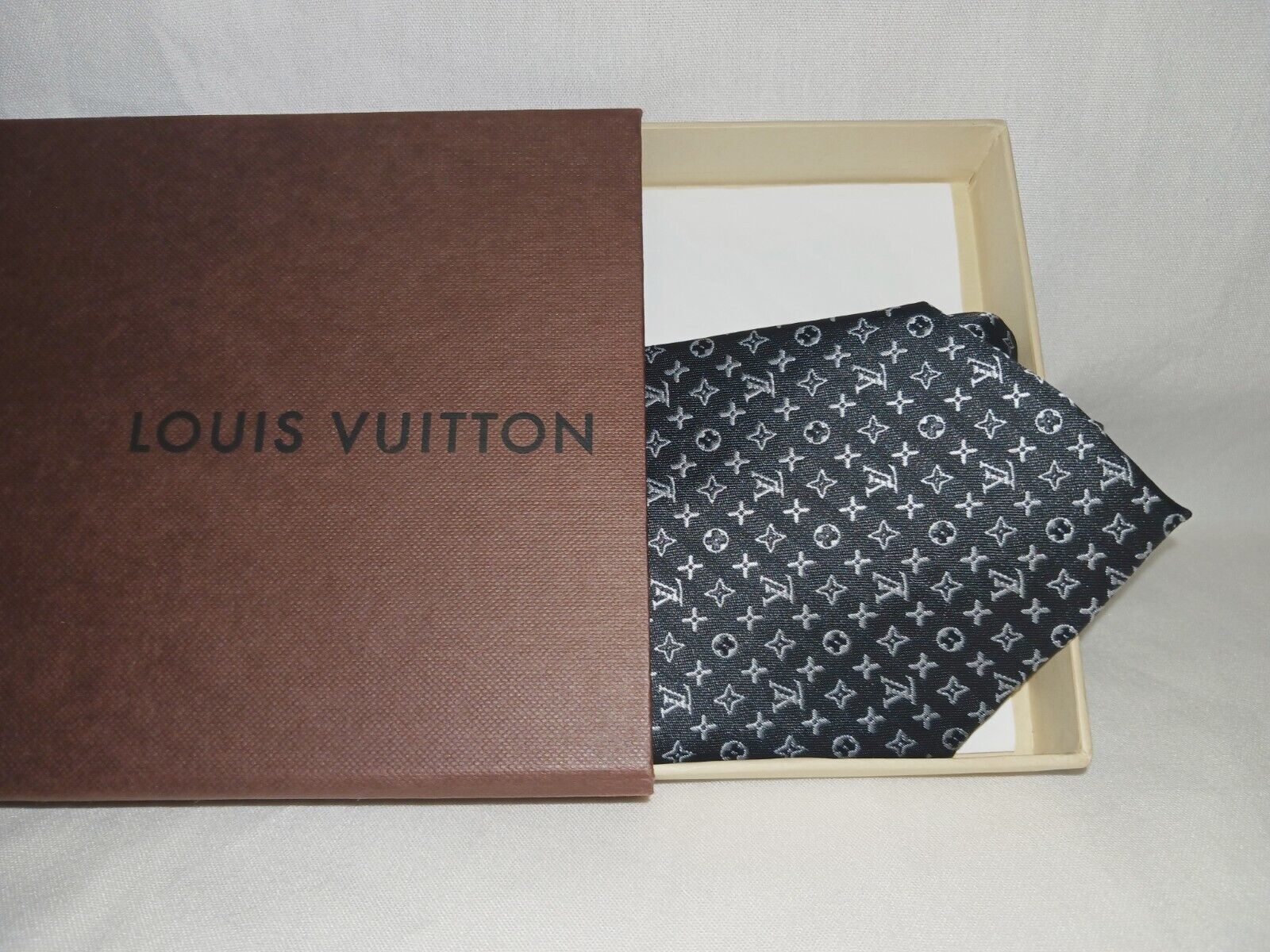 Louis Vuitton Monogram Embroidered Bow Tie - Black Bow Ties, Suiting  Accessories - LOU210801