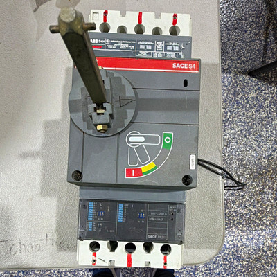 ABB SACE S4 PR211 Circuit Breaker 250A 400V AC 4-Pole w/ Aux Switch