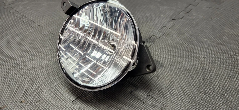 Manija de freno de emergencia Ford Mustang 2010-2014 con bota de cuero OEM Foto 2 de 4