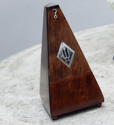 Wittner Metronom Pyramide Holz Metall mit Uhrwerk sehr alt Made in Germany 21x11