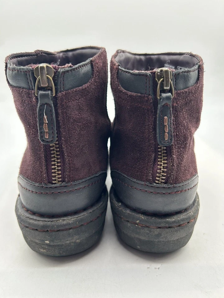 Clarks Avington Swan Boot Women's Sz 7M Purple Suede Back Zip Bootie - Image 4 of 4