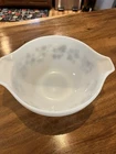 2 1/2 Quart Pyrex Mixing Bowl Black And With Leaves And Ball Pattern