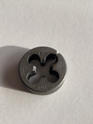 Technik Werkzeug. Matrize M12 x 1,75 Linkshänder