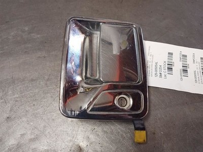Exterior Left Front Driver Door Handle from 2006 FORD F250SD 8973608