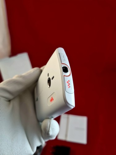 Sony Ericsson Xperia Live with Walkman wt19i Rare for Collectors - Picture 6 of 7