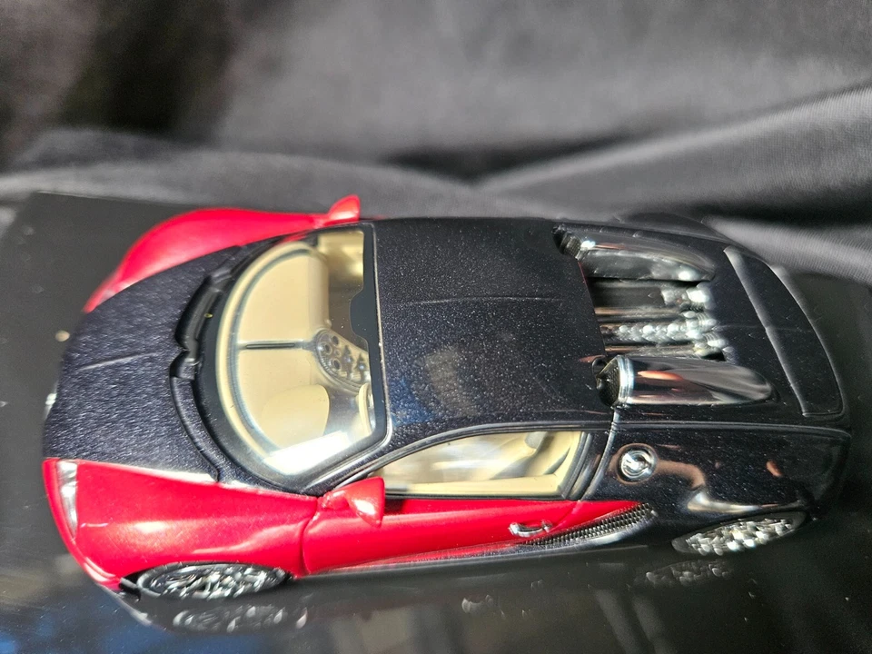 AUTOart Bugatti Veyron Black & Red 1:43 Scale Inv. #4569 - Image 4 of 4