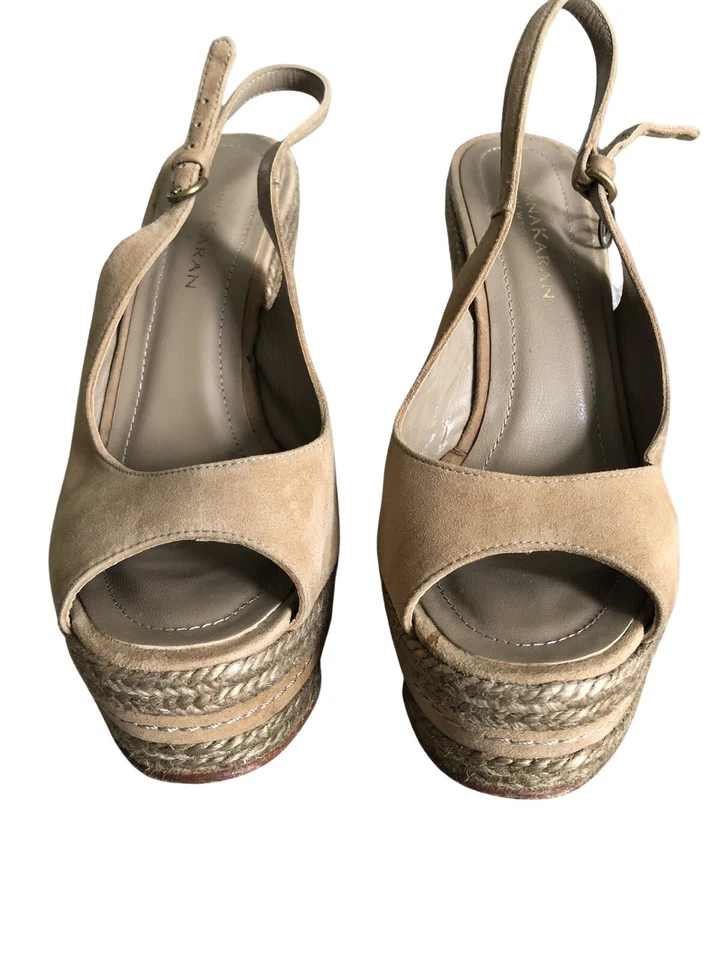 Sandalias DONNA KARAN Talla 37/6.5 EE. UU. Beige Gamuza Cuña Plataforma Punta abierta Foto 2 de 4