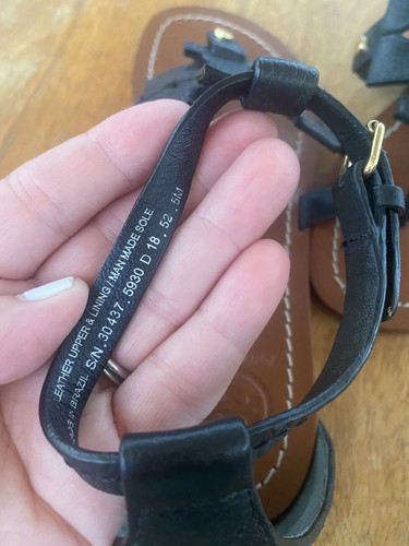 Tory Burch Phoebe Flat Thong Sandals Black Leather Miller Logo Size 5 - Picture 3 of 3