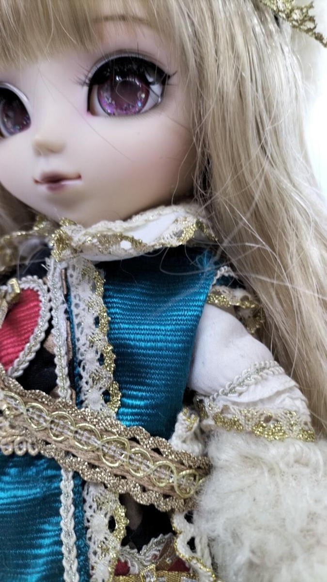 Pullip Classical White Rabbit P-085 Eyes are custom made Pullip Classical White Rabbit P-085 Eyes are custom made