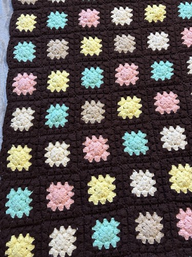 Vtg Brown Multicolor Pastel Square Afghan Blanket Granny Crochet Throw 53X47 - Bild 4 von 24