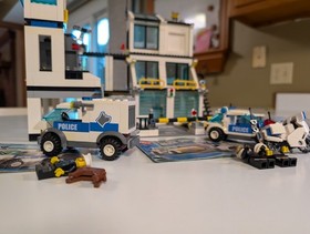 LEGO CITY: Police Headquarters Complete Set & Instructions No Box Retired - 7744