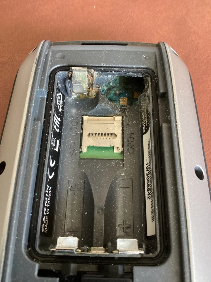 Garmin GPSMAP 78sc Handheld GPS (FOR PARTS/ NOT WORKING) *Heavy Corrosion* - Image 4 of 4