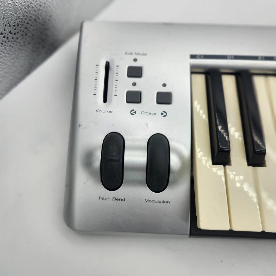 M-Audio KeyRig 49 Midi Keyboard 49-Key USB MIDI Controller - Image 3 of 4