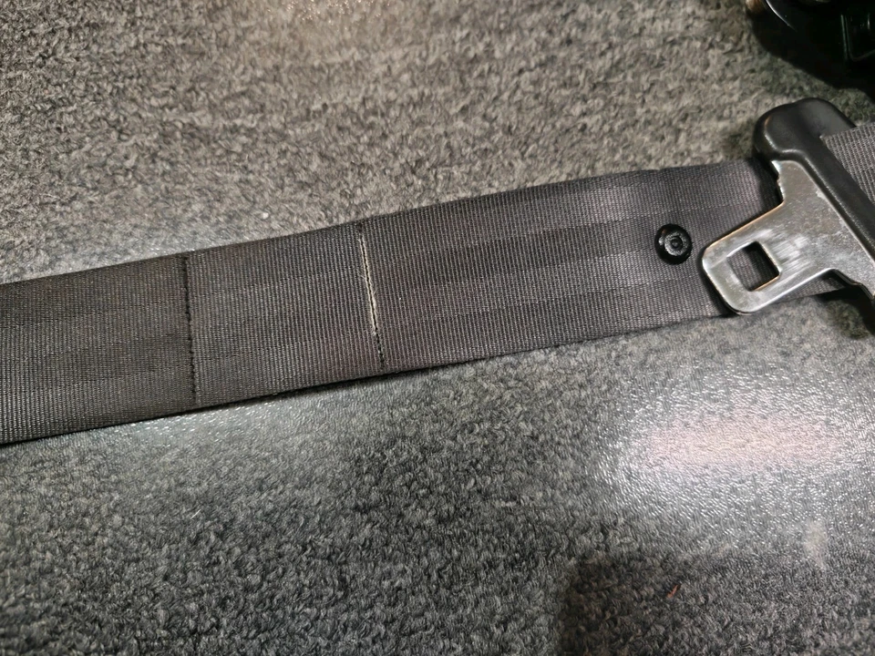 Cinturón de seguridad delantero negro Subaru Impreza 2.5RS 1998-2001 lado del pasajero GC8 Foto 3 de 4