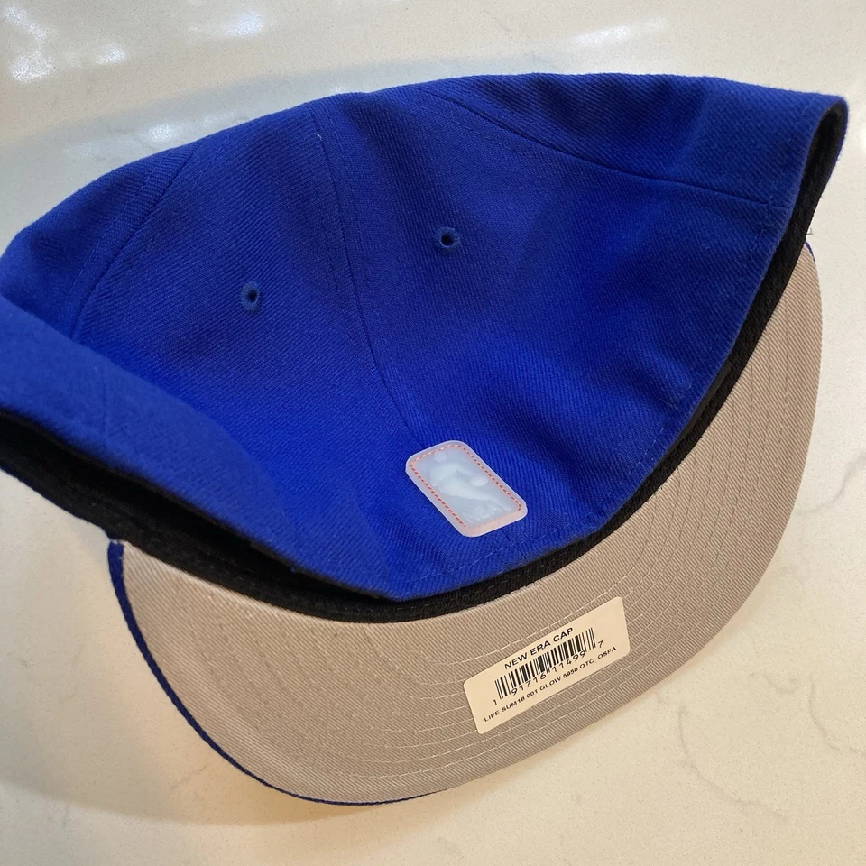 New York Knicks Brilla en la Oscuridad Parche New Era 59Fifty Sombrero 7 1/2 NY Gorra Azul NY Foto 3 de 4
