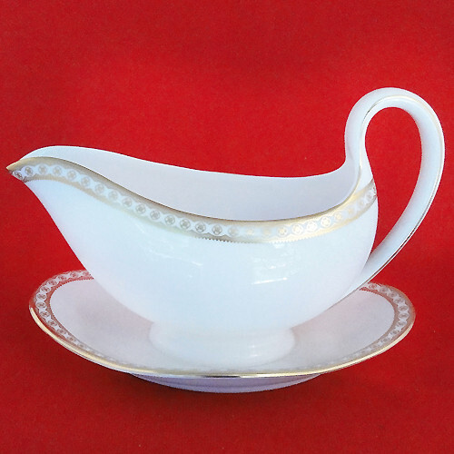 ULANDER GOLD by Wedgwood Gravy Boat Stand NEW NEVER USED made in