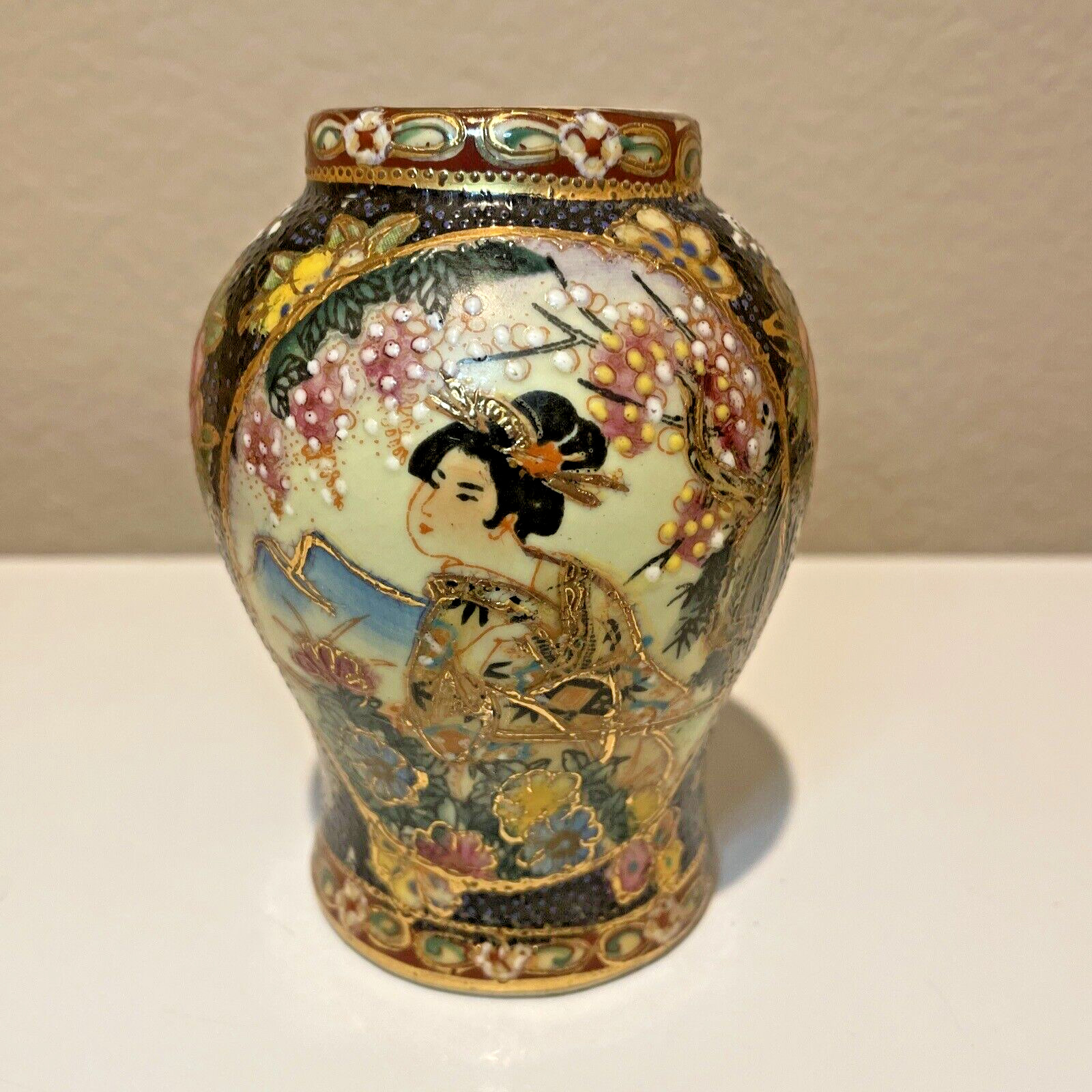 工芸品 Kutani ware vase by Takashi Kitamura KUTANI WARE VASE