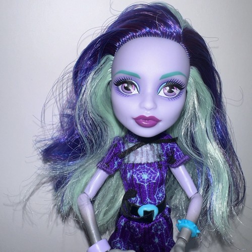 Fève cercueil Twyla poupée Monster High - Photo 2/20
