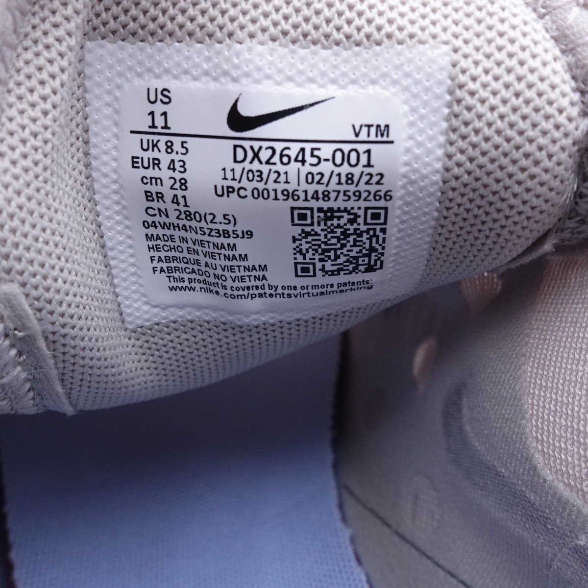 Size 11 Women's / 9.5 Men's Nike Air Max 270 Sneakers DX2645 Size 11 Women's / 9.5 Men's Nike Air Max 270 Sneakers DX2645
