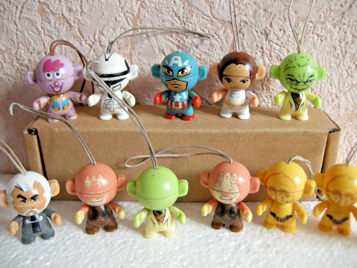 Lot 14 STAR WARS TWISTHEADS Dora KINDER SURPRISE FIGURES FIGURINES