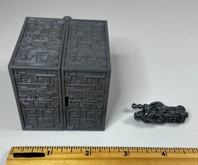 Vintage Star Trek TNG Playmates Innerspace Borg Cube Playset & Borg Figure Arm
