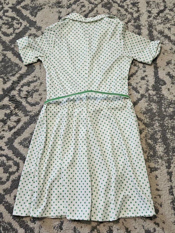 Vestido camisero vintage de los años 70 verde a lunares con cinturón cuello en punta talla grande Foto 4 de 4