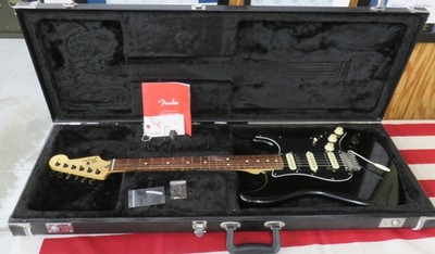 2017 Fender Standard Stratocaster HSH w/ Fender Deluxe Molded Hard Case (165602)