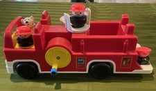 Vintage Fisher Price Fire Engine Truck Plastic 1993 15   2370 w/ 4 figures READ