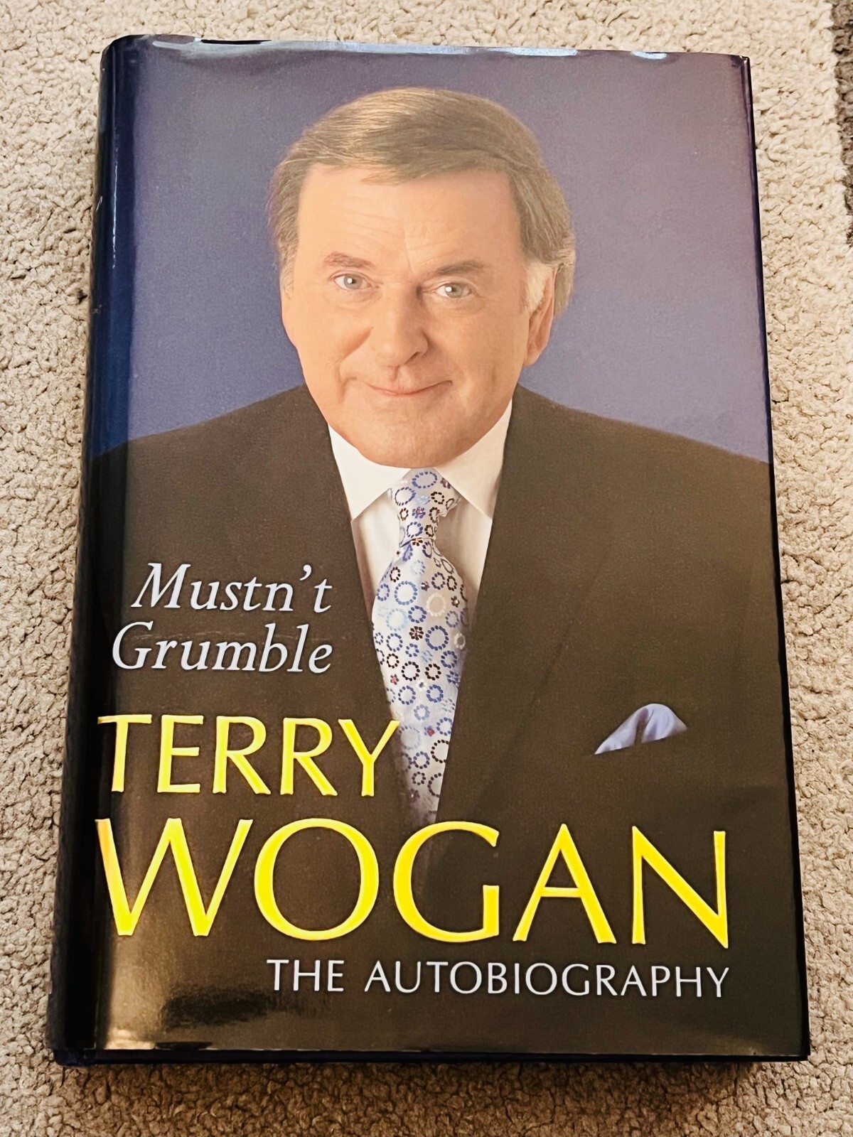 MUSNTN'T GRUMBLE by TERRY WOGAN - signed by the author (iSB1671)