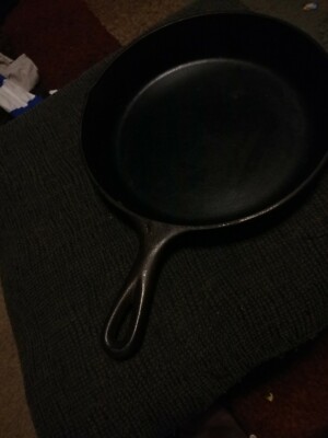 VINTAGE #7 SK 8-B  D HEAT RING  BOTTOM 101/2'' CAST IRON SKILLET