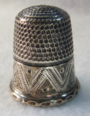 #729  JOSEPH SWAN & SON - SHEFFIELD 1978 - STERLING SILVER THIMBLE