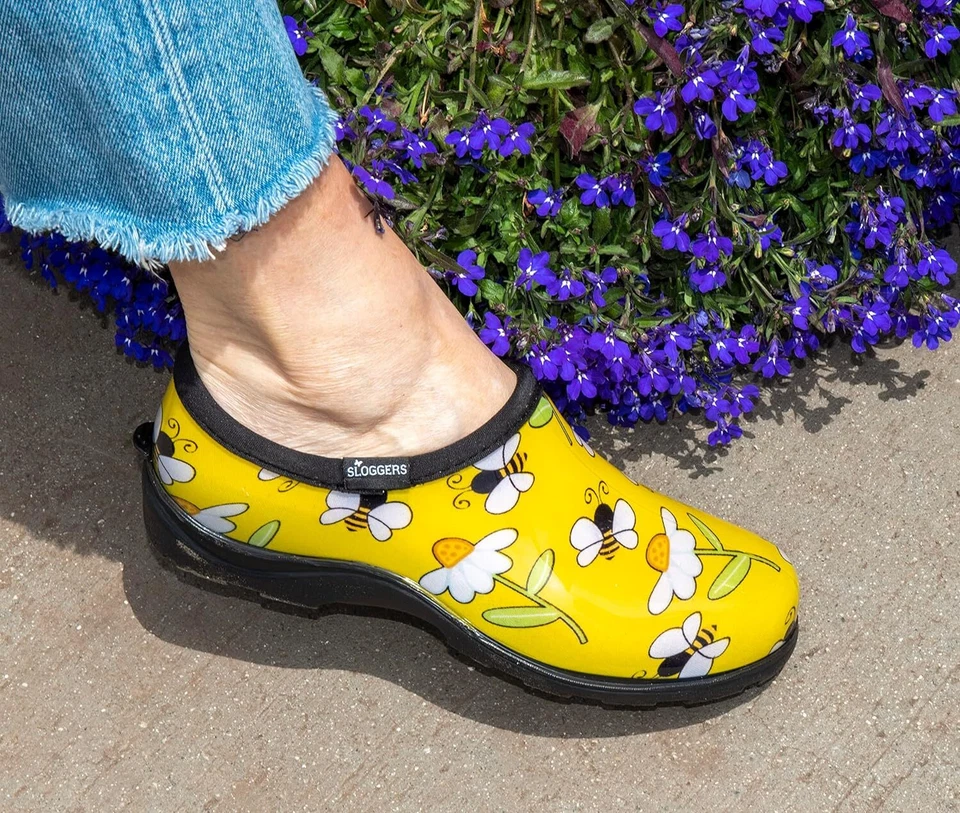 Zapatos de jardinería impermeables sin cordones con zueco de jardín para mujer Sloggers - amarillo abeja Foto 3 de 4