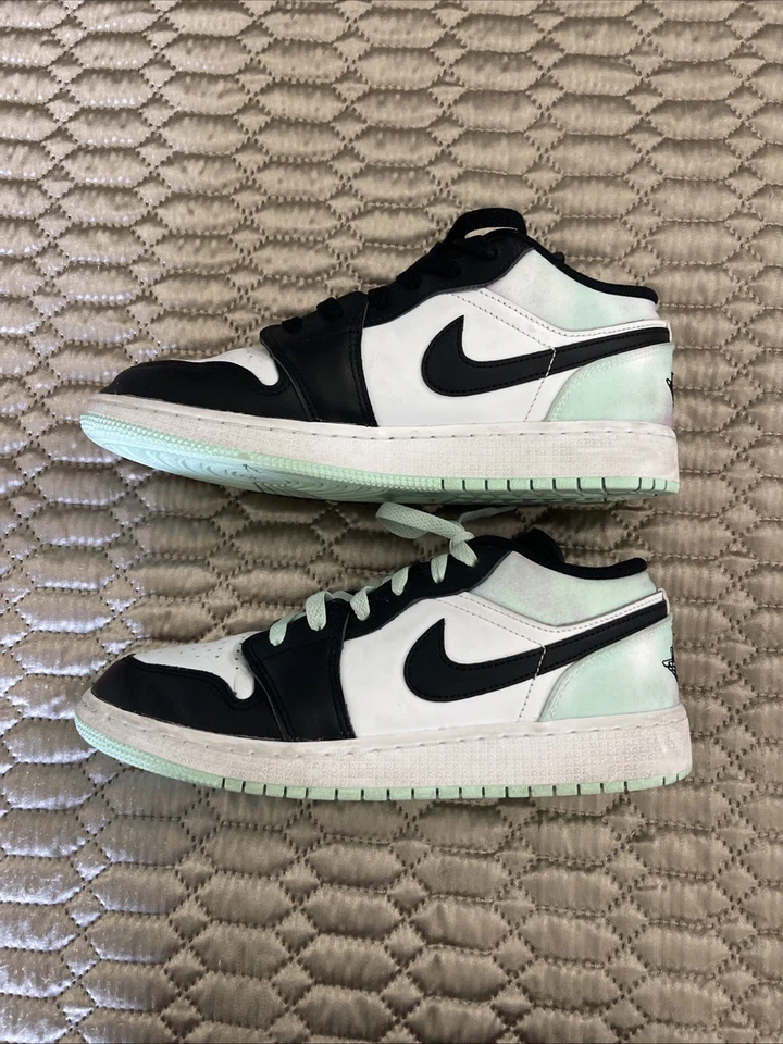 Air Jordans 1 Boys  6y Mid White/black / Purple / Green.  Excellent Condition - Image 3 of 4