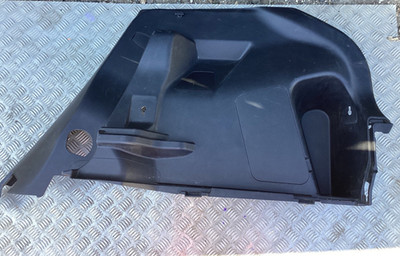 Toyota Yaris Cross 2021-2025 Kofferraumverkleidung hinten rechts 64730-0D300 OEM