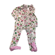 NEW WITH TAGS STRAWBERRY PEANUT FOOTED PJ'S ONE PIECE  SIZE 6-9 MONTHS